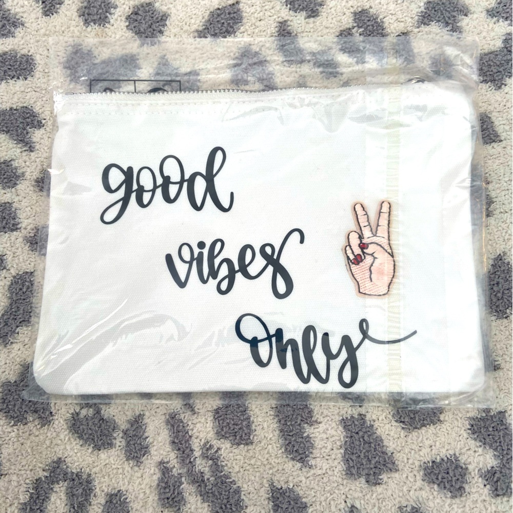HANDMADE MAKEUP POUCH ‘GOOD VIBES ONLY’